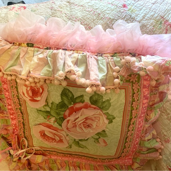 Vintage Handmade Patch Stitch Mixes
Pattern Accent Ruffled Pillow Pink
Multi 20" - Picture 5 of 13